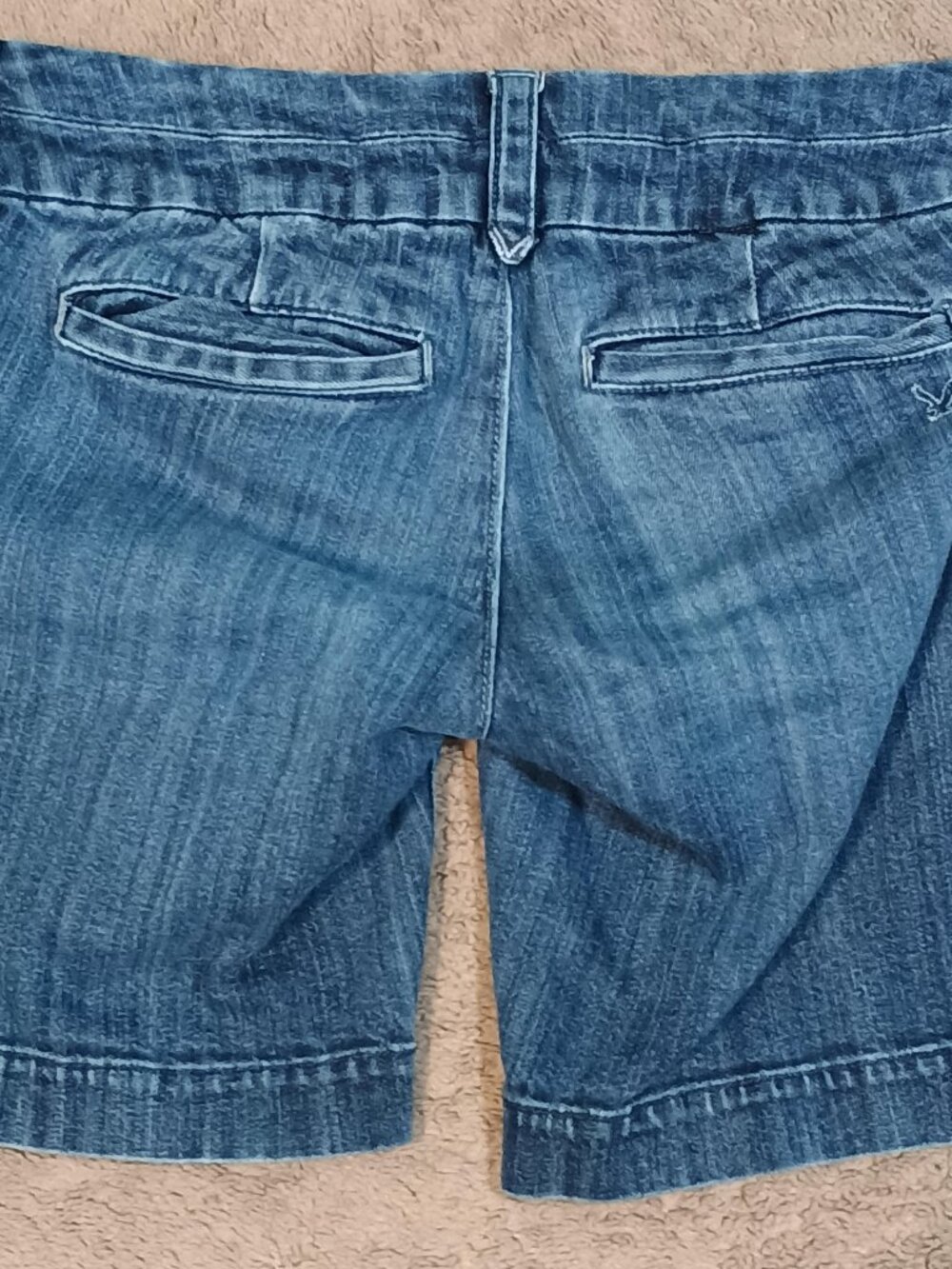 American Eagle/Denim Bermuda Shorts/Women 6 Medium Wash Y2K Double Button Preppy - Picture 8 of 8